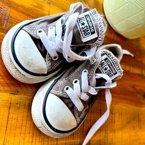 5T Grey Converse